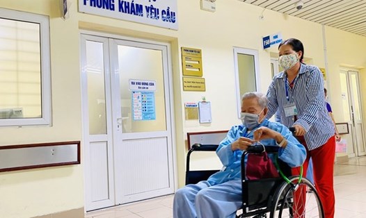 Hướng đến 2025, người dân có thể khám chữa bệnh bằng căn cước công dân thay thẻ bảo hiểm y tế. Ảnh minh họa: Hương Giang
