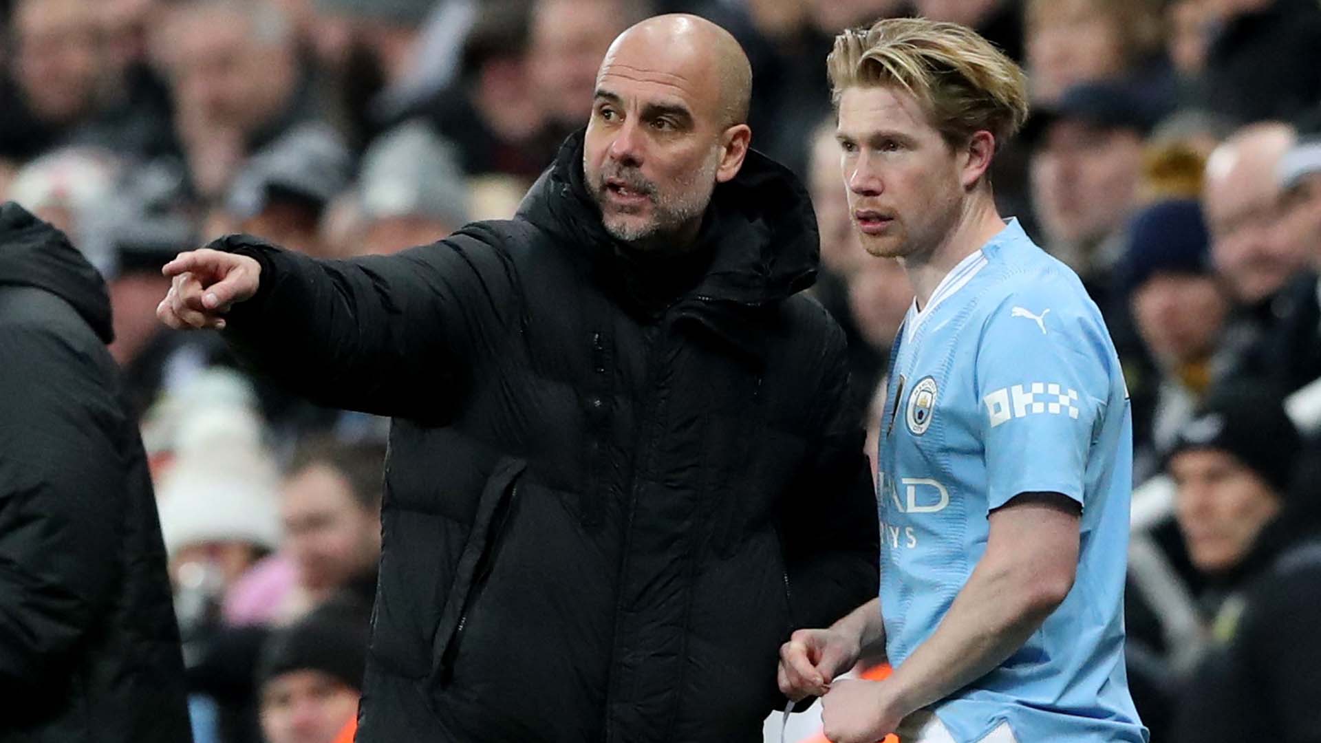 Khoảnh khắc De Bruyne trở lại khiến hàng vạn cổ động viên Man City thở phào. Ảnh: AFP