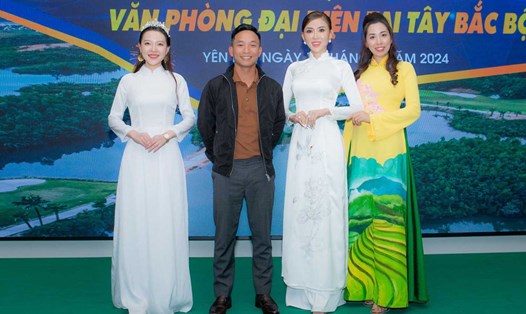 Các hoa hậu, người đẹp đến dự sự kiện kỷ niệm 3 năm thành lập Văn phòng đại diện Báo Lao Động khu vực Tây Bắc Bộ cùng nhà báo Nguyễn Hoàng Long - Trưởng đại điện VP Tây Bắc Bộ.