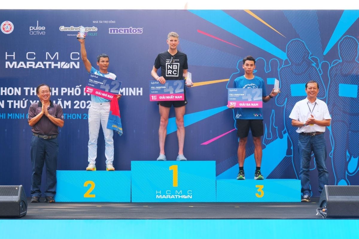 Top 3 nam chung cuộc cự ly full marathon 42km. Ảnh: HCMC Marathon