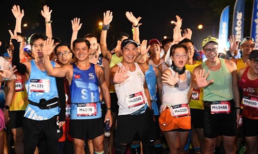 Các vận động viên hào hứng chinh phục đường chạy các cự ly tại Giải Marathon TPHCM năm 2024. Ảnh: HCMC Marathon