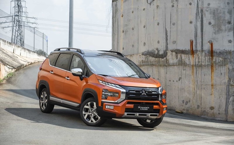 Uch qolli anal pornosini onlayn tomosha qiling Semiz ayollar eshaklari külotlarda