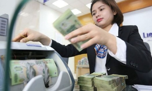 Gửi tiết kiệm ngân hàng vẫn là lựa chọn của người dân trong năm qua. Ảnh: Hải Nguyễn