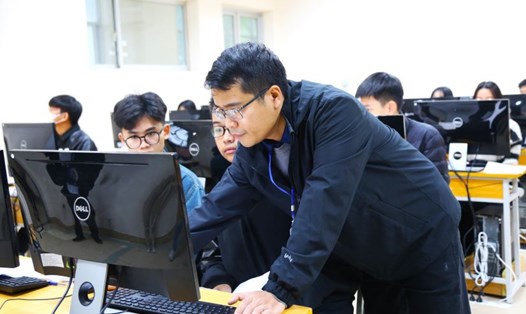 Thí sinh tham dự kỳ thi đánh giá tư duy đợt 1 năm 2024 của Đại học Bách Khoa Hà Nội. Ảnh: Vân Trang