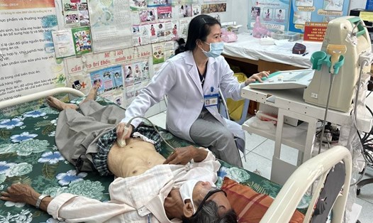 Một trạm y tế phường  tại Quận 12, TPHCM khám bệnh cho người dân. Ảnh: Nguyễn Ly
