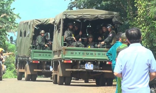 Lực lượng Công an tỉnh Đắk Lắk làm nhiệm vụ tại địa bàn huyện Cư Kuin sau sự cố ngày 11.6.2023. Ảnh: Bảo Trung
