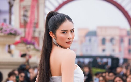 Hoa hậu Ngọc Hân khoe nhan sắc rạng rỡ trong vai trò vedette tại show diễn của Hà Duy. Ảnh: Trương Gia Huy