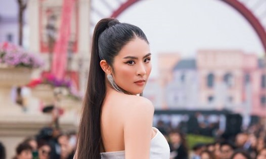 Hoa hậu Ngọc Hân khoe nhan sắc rạng rỡ trong vai trò vedette tại show diễn của Hà Duy. Ảnh: Trương Gia Huy