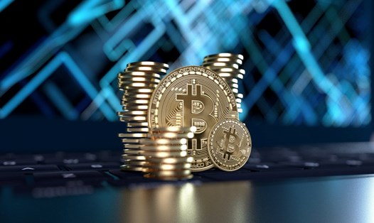 Giá Bitcoin có thể đạt 100.000 USD trong năm 2024. Ảnh: VCG