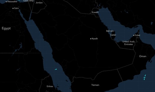 Các tàu chở LNG của Qatar (màu xanh) đang dừng lại không đi qua Biển Đỏ trong bối cảnh căng thẳng. Ảnh chụp màn hình Bloomberg