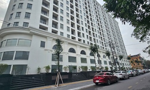 Đến hạn, cư dân tòa nhà hỗn hợp 15 tầng phường Lê Hồng Phong, thành phố Thái Bình vẫn chưa được bàn giao căn hộ. Ảnh: Trung Du