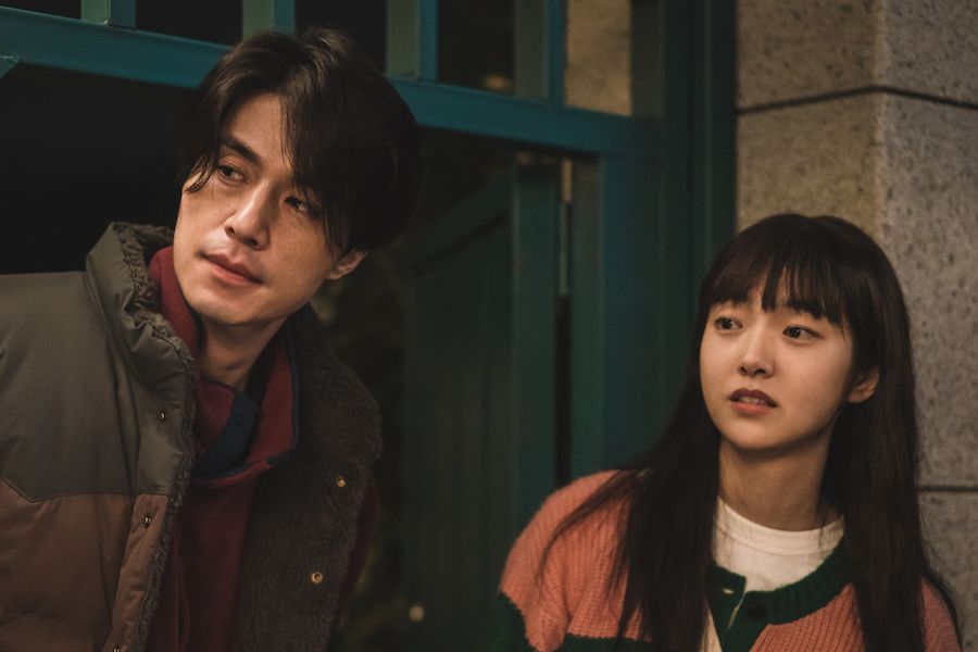 Lee Dong Wook và Kim Hye Joon trong phim mới. Ảnh: Nhà sản xuất