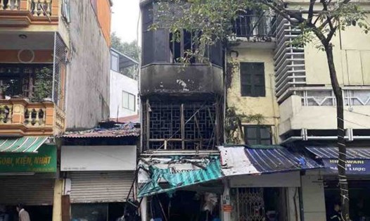 Vụ cháy xảy ra tại căn nhà dân 4 tầng trên phố Hàng Lược (quận Hoàn Kiếm, Hà Nội) khiến 4 người tử vong sáng 15.1. Ảnh: Tô Thế