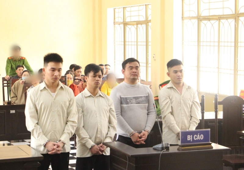 Các bị cáo tại phiên tòa ngày 15.1. Ảnh: Hoàng Bin