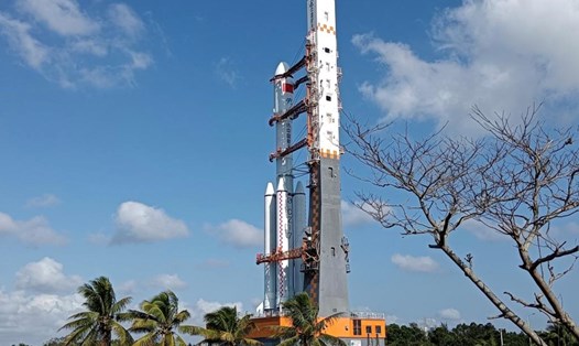 Tàu vũ trụ chở hàng Thiên Châu 7 và tên lửa đẩy Trường Chinh 7 Y8 tại bãi phóng tàu vũ trụ Văn Xương ở tỉnh Hải Nam, Trung Quốc. Ảnh: Xinhua