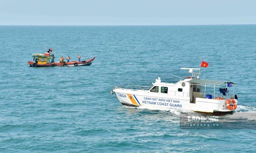 Cảnh sát biển phối hợp cùng các lực lượng tăng cường tuần tra, kiểm soát trên vùng biển Cà Mau. Ảnh: BTL vùng CSB4