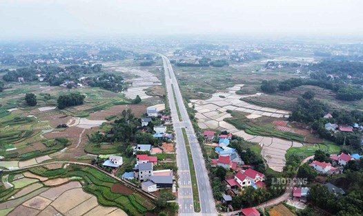 Tuyến đường vành đai V vùng Thủ đô Hà Nội qua Thái Nguyên (đoạn từ nút giao Yên Bình - QL 37) dài hơn 10km, tổng mức đầu tư hơn 1.00 tỉ đồng. Ảnh: Nguyễn Tùng.