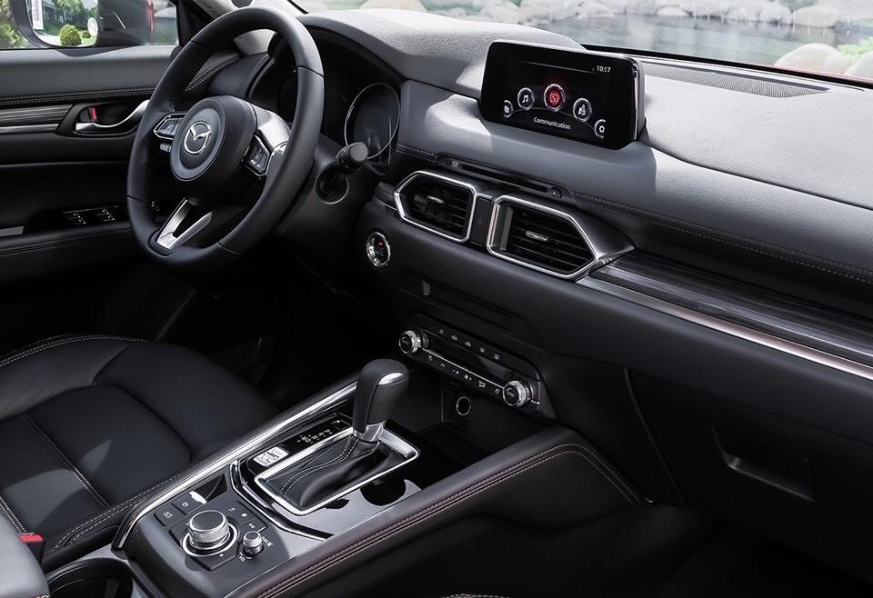 Khoang lái của mẫu xe Mazda CX-5. Ảnh: Thaco