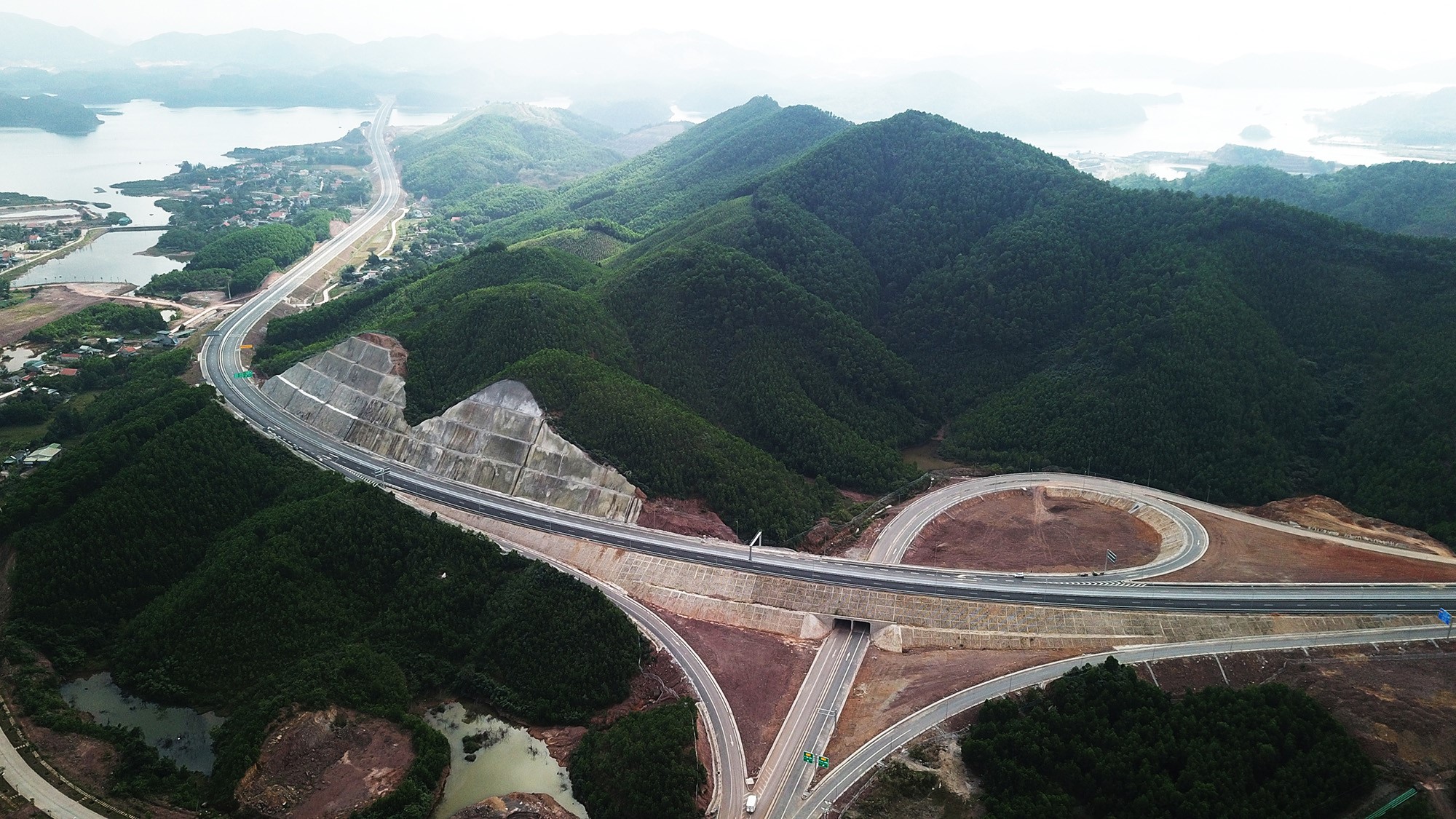 Cao tốc Hạ Long - Vân Đồn. Ảnh: Đỗ Phương