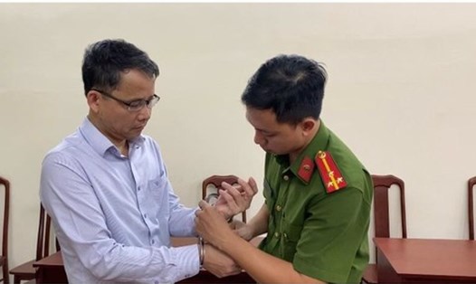 Cơ quan điều tra tiến hành bắt tạm giam Phó Cục trưởng Cục đăng kiểm Việt Nam Nguyễn Vũ Hải. Ảnh: Công an cung cấp