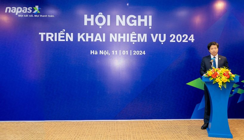 Tổng Giám đốc Nguyễn Quang Minh phát động phong trào thi đua tại hội nghị. Ảnh: Napas  