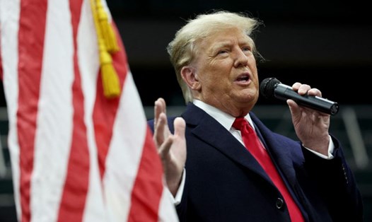 Cựu Tổng thống Donald Trump phát biểu trước cử tri ngày 15.1.2024 tại Clive, Iowa. Ảnh: AFP
