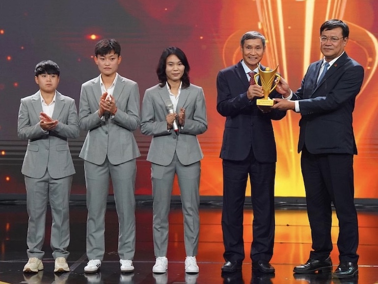 Đội tuyển nữ Việt Nam tại gala Cúp Chiến thắng 2023. Ảnh: Hoàng Anh/WTT