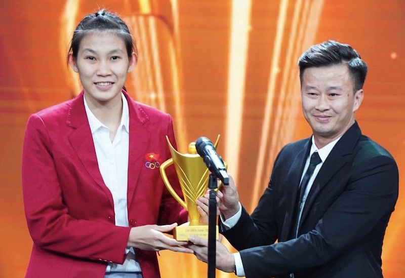 Vận động viên cầu mây Trần Thị Ngọc Yến giành giải thưởng “Vận động viên trẻ của năm“. Ảnh: Hoàng Anh/WTT