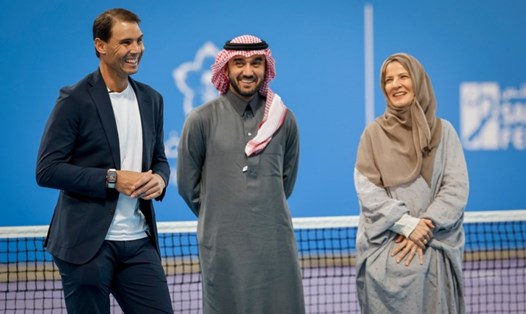 Rafael Nadal trong buổi ra mắt vai trò Đại sứ của Liên đoàn quần vợt Saudi Arabia. Ảnh: English Jargan