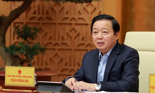 Phó Thủ tướng Chính phủ Trần Hồng Hà yêu cầu bỏ cơ chế “xin - cho” trong xây dựng dự thảo Nghị định quy định chi tiết xét tặng danh hiệu NSND, NSƯT. Ảnh: VGP