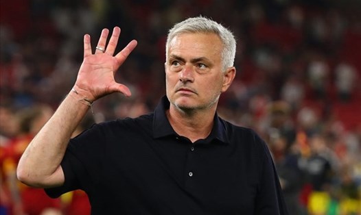 Jose Mourinho bị AS Roma sa thải sau hơn 2 năm dẫn dắt.  Ảnh: AFP 