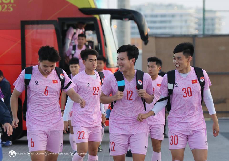 Chiều tối 16.1 (theo giờ Qatar), tuyển Việt Nam đã có buổi tập để chuẩn bị cho trận gặp tuyển Indonesia vào ngày 19.1 tới đây.
