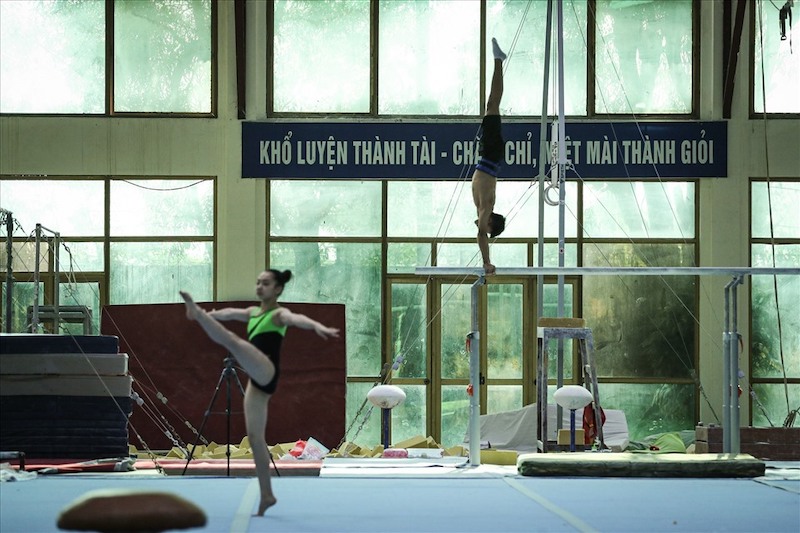 Một buổi tập của vận động viên đội tuyển thể dục dụng cụ thời điểm chuẩn bị cho SEA Games 31. Ảnh: Sơn Minh