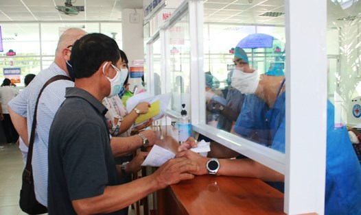 Các cơ sở y tế tại TP Đà Nẵng tiếp nhận khám chữa bệnh cho người dân bằng căn cước công dân. Ảnh: Thùy Trang