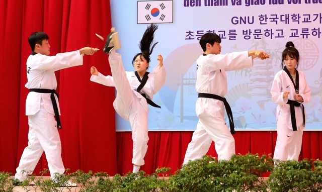 Biểu diễn Taekwondo.