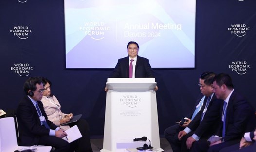 Thủ tướng Chính phủ Phạm Minh Chính chia sẻ với WEF và các doanh nghiệp về những lợi thế của Việt Nam. Ảnh: VGP
