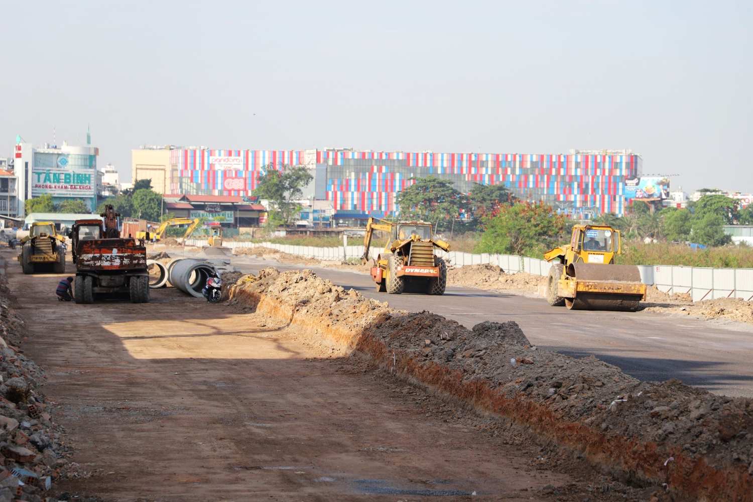 Công trường thi công đường nối Trần Quốc Hoàn - Cộng Hòa ngày 17.1.  Ảnh: Minh Quân