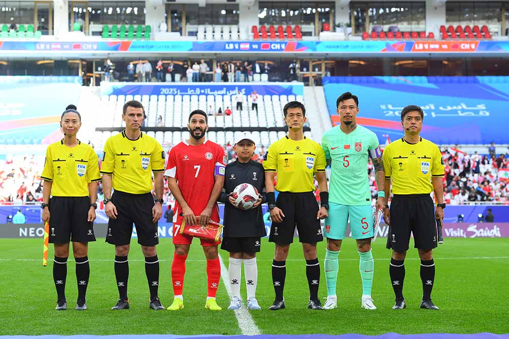 Tối 17.1, tuyển Trung Quốc (áo xanh) bước vào lượt trận thứ 2 bảng A Asian Cup 2023 gặp tuyển Lebanon. Đây là đối thủ bị đánh giá thấp hơn nhiều so với tuyển Trung Quốc. Ở lượt trận ra quân, Lebanon cũng vừa nhận thất bại 0-3 trước chủ nhà Qatar.