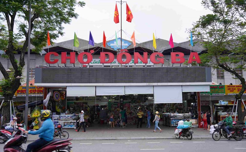 Chợ Đông Ba có lịch sử 124 năm hình thành và phát triển. Ảnh: Phúc Đạt.