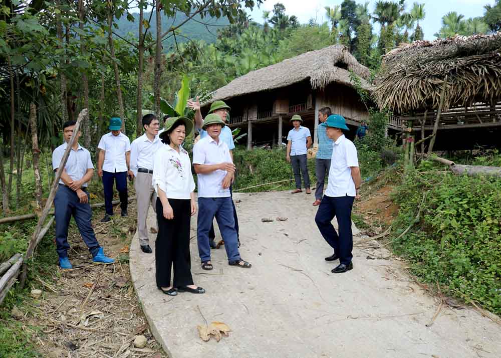 Tổ giám sát HĐND tỉnh Hà Giang khảo sát việc thực hiện các chương trình mục tiêu quốc gia tại huyện Quang Bình hồi cuối năm 2023. Ảnh: Cổng TTĐT tỉnh Hà Giang