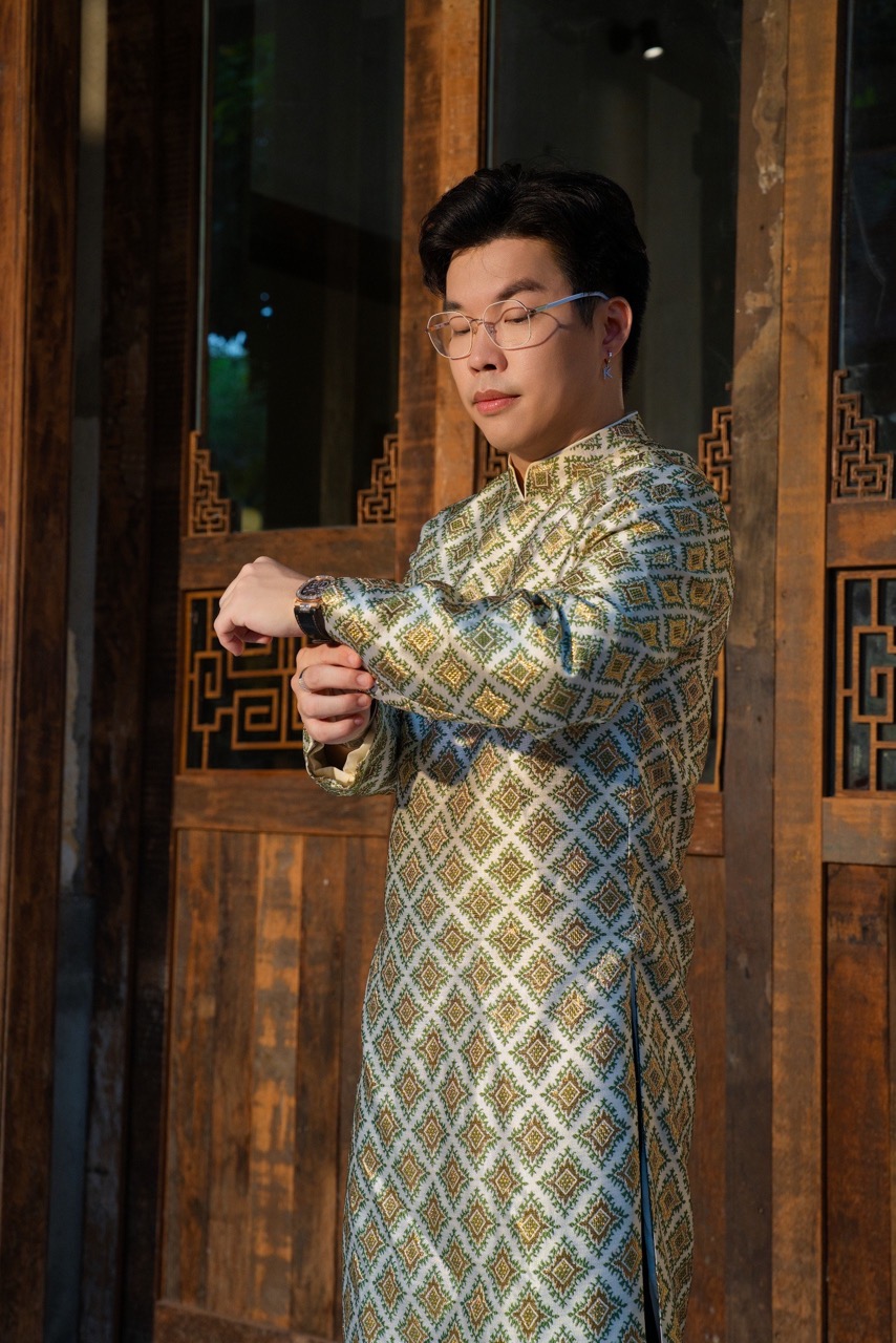 Kevin Toàn cho biết không chỉ dịp Tết mà các sự kiện quan trọng anh đều lựa chọn áo dài thể hiện sự trân trọng và niềm tự hào dân tộc.   