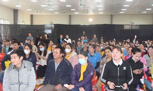 Chương trình "Tết sum vầy - Xuân chia sẻ" năm 2024 do LĐLĐ tỉnh Ninh Bình tổ chức đã thu hút hơn 1.000 đoàn viên, CNLĐ tham gia. Ảnh: Nguyễn Trường