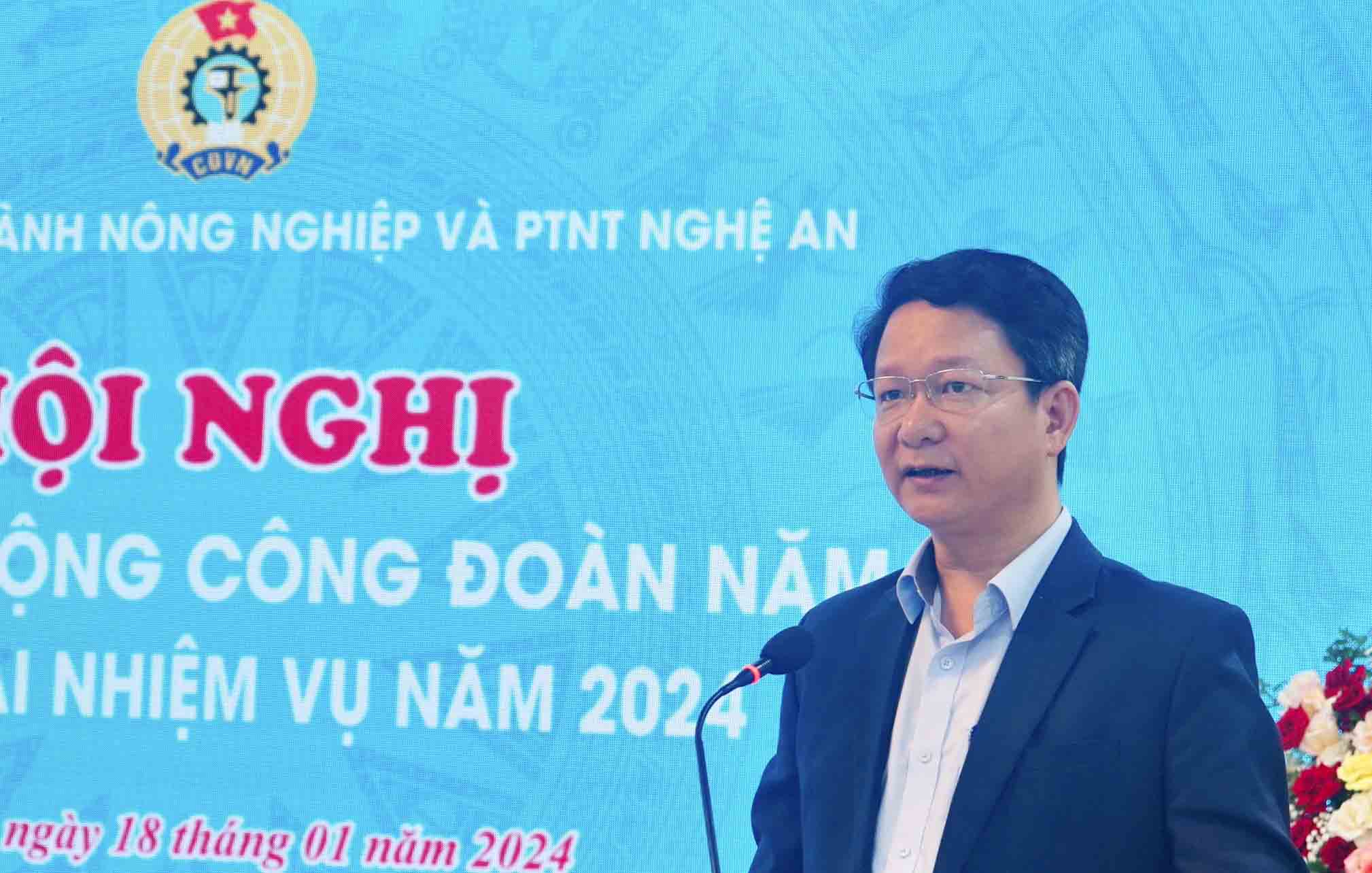 Lãnh đạo Liên đoàn Lao động tỉnh và Sở Nông nghiệp và Phát triển nông thôn Nghệ An phát biểu tại hội nghị. Ảnh: Quỳnh Trang