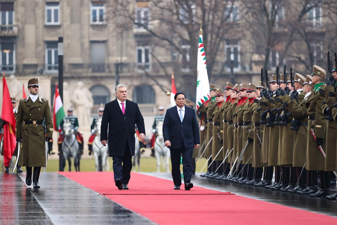 Thủ tướng Hungary Viktor Orbán chủ trì lễ đón Thủ tướng Chính phủ Phạm Minh Chính và Phu nhân, cùng đoàn đại biểu cấp cao Việt Nam thăm chính thức Hungary. Ảnh: VGP