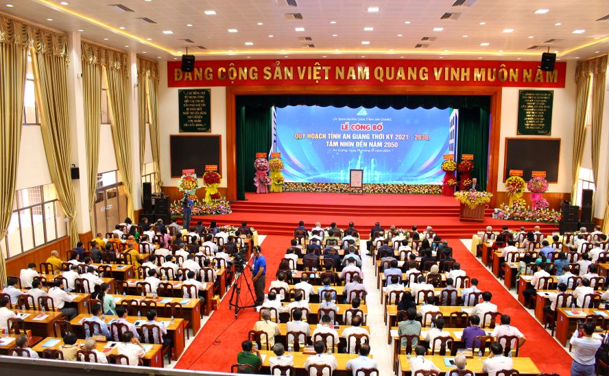 Quang cảnh buổi lễ công bố quy hoạch tỉnh An Giang thời kỳ 2021-2023, tầm nhìn đến năm 2050. Ảnh: Lâm Điền