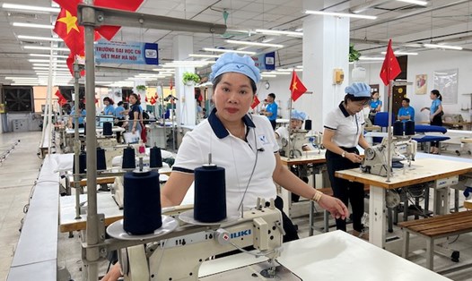 Năm 2024, Tập đoàn và Công đoàn Dệt may Việt Nam thống nhất phấn đấu thu nhập bình quân của người lao động đạt từ 9,3 triệu đồng/người/tháng. Ảnh: Kiều Vũ