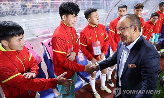 Huấn luyện viên Park Hang-seo vẫn chưa kí giao kèo nào với câu lạc bộ Bắc Ninh. Ảnh: Yonhap News