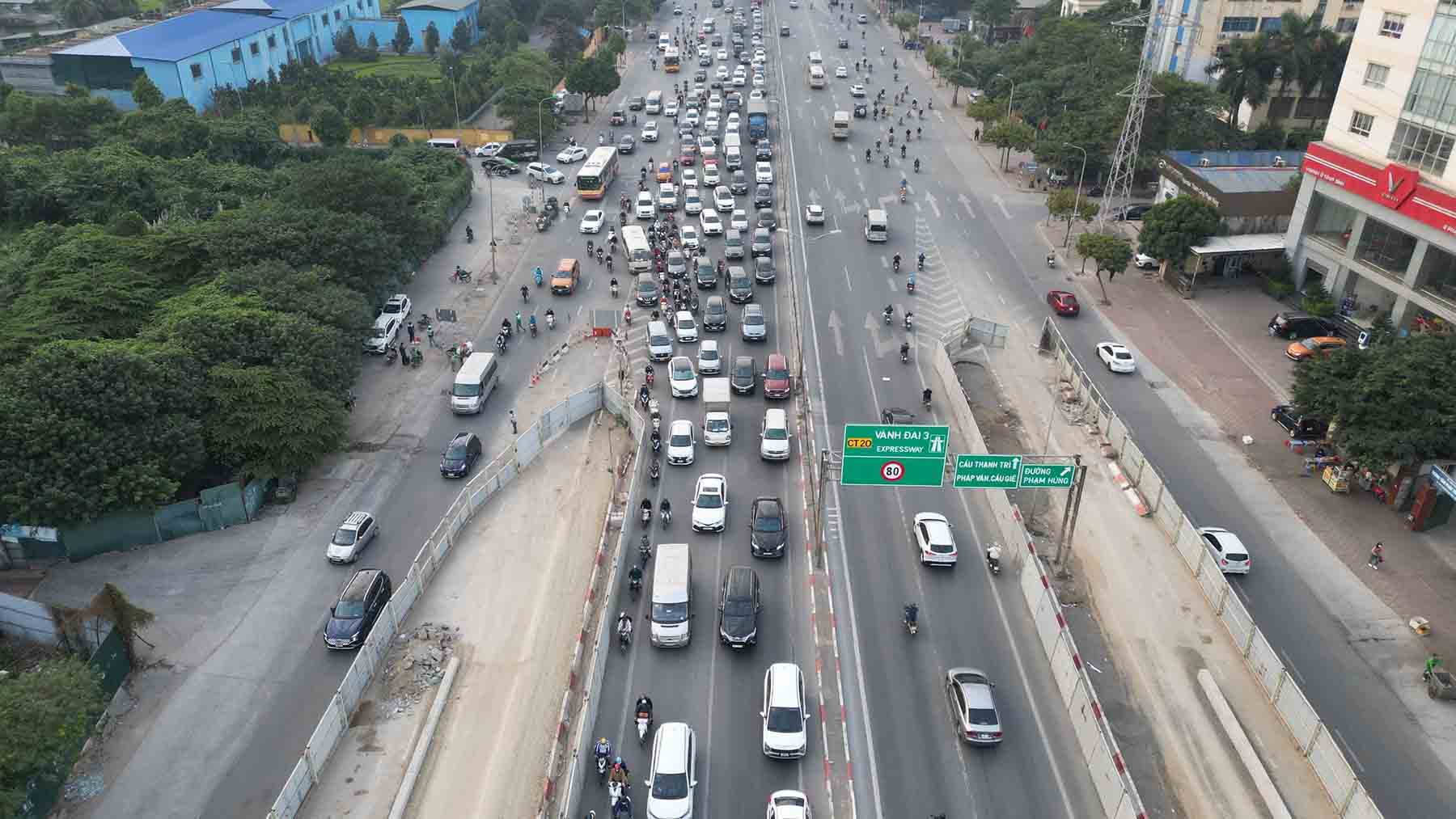 Tuyến Vành đai 3 ở Hà Nội thường xuyên xảy ra ùn tắc giao thông. Ảnh: Hữu Chánh