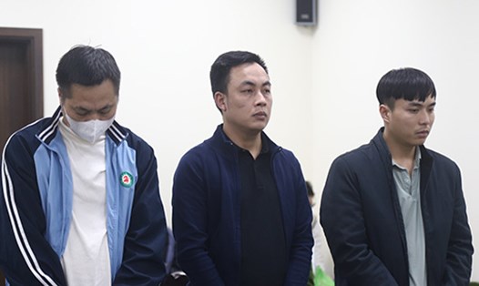 Ba cựu Công an bắn chết dê của người dân, khi nghe tòa tuyên án. Ảnh: Quang Việt