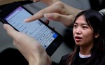 Sinh viên chật vật "săn vé" tàu xe về quê ăn Tết